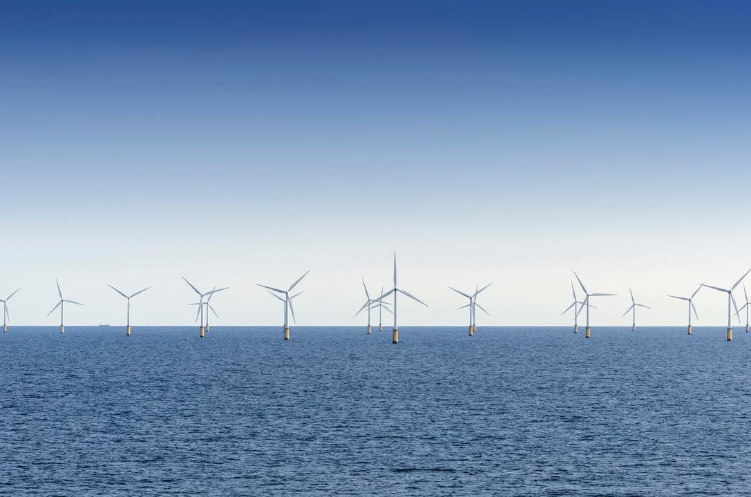 Windpark Thorntonbank - Foto: imageBROKER/Holger Weitzel