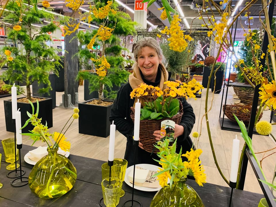Floristmeisterin Beatrix Schaffranka gibt Tipps rund um blumige Osterdekorationen.   Foto: www.freizeitmesse.de