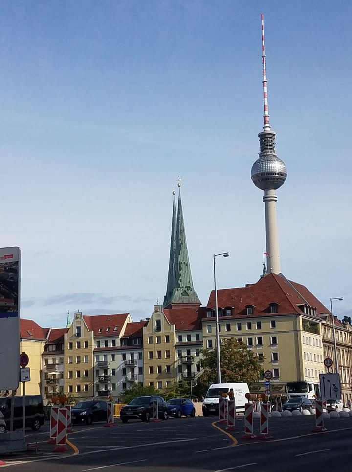 Fernsehturm mit Aussichtsetage, Bar und Drehrestaurant. Bild: Brigitte Karch