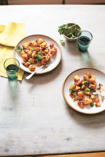 Aloo Dum – Würzige Kartoffeln. Fotografie © Kim Lightbody, AT Verlag / www.at-verlag.ch