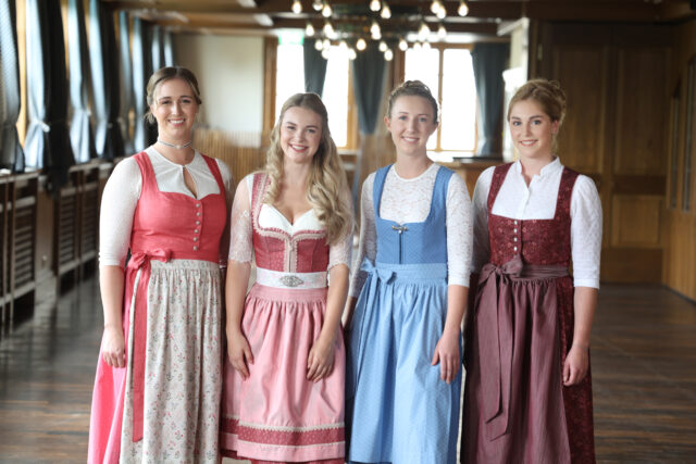 Das waren die vier wunderbaren Kandidatinnen für die Wahl der Bayerischen Bierkönigin!
Alisa Pflug, Nina Haberl, Eva Singer und Linnea Klee. Foto: Bayerischer Brauerbund e.V. 

www.bayerische-bierkönigin.de