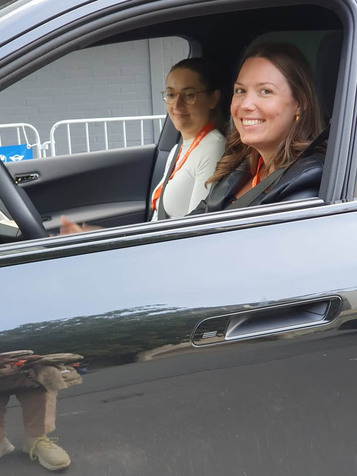 Außergewöhnliches Fahrerlebnis, vorgestellt von BMW mit dem neuen, vollelektrischen Bi5 auf der eigenen Fahrerlebnisstrecke. Foto: © Brigitte Karch