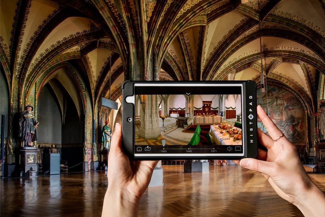 Das HistoPad ist ein hochmoderner Tablet-Guide, gemeinsam produziert von der Staatliche Schlösser, Burgen und Gärten Sachsen gGmbH (SBG) und der französischen Start-up-Firma Histovery. Foto: © Dorit Günter