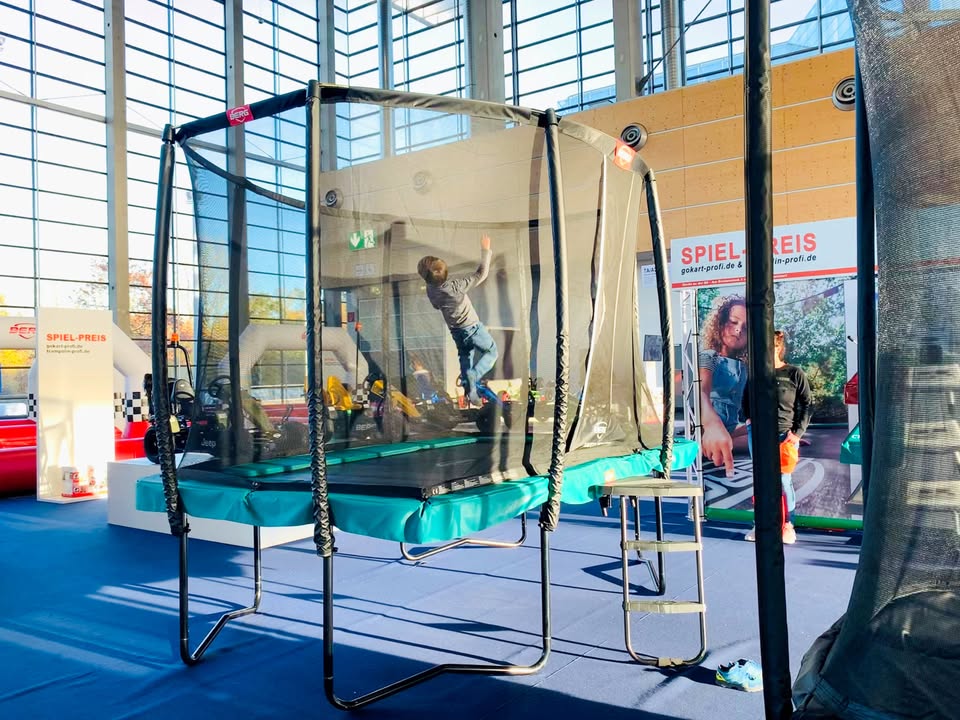 Ferienspass: Das Trampolin sorgte für sportliche Unterhaltung. Bild: www.consumenta.de