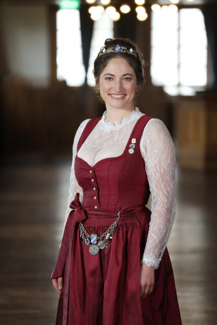 Bayerische Bierkönigin 2023/2024 Mona Sommer. Foto: Bayerischer Brauerbund e.V.

www.bayerische-bierkönigin.de