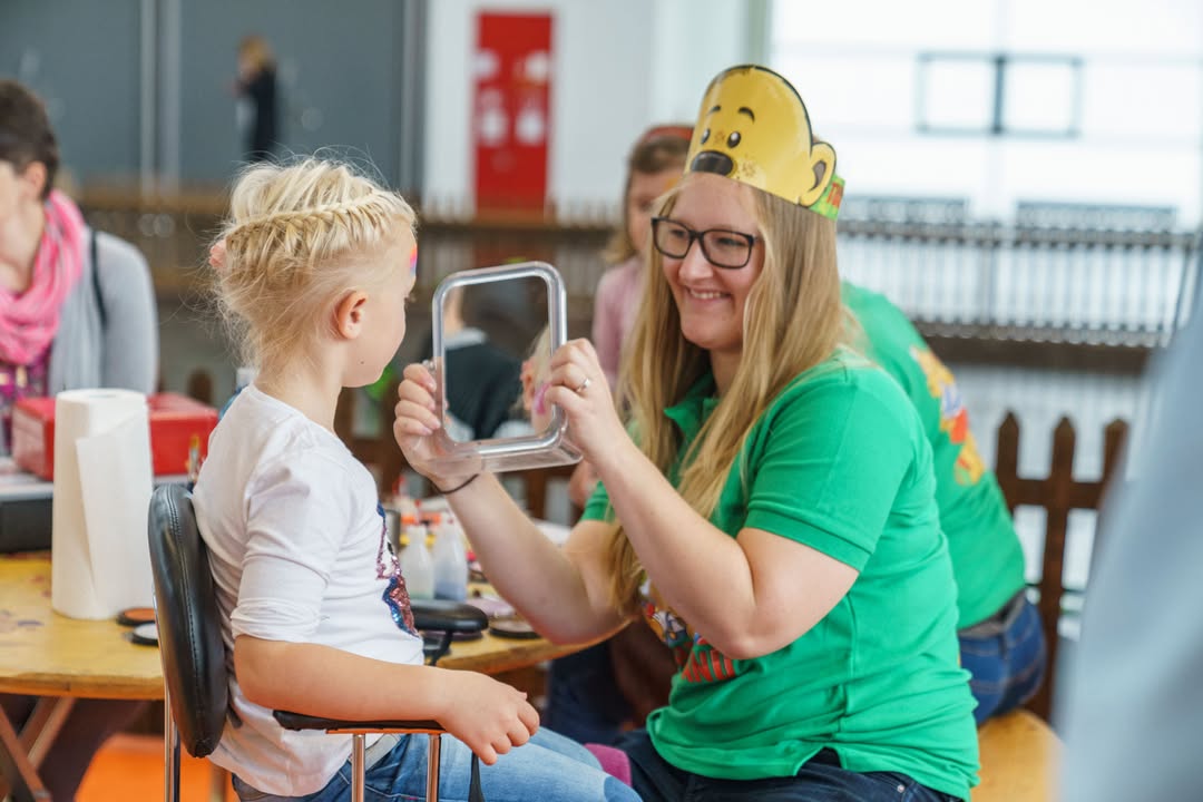 Spiel und Technik, Kinderschminken. Foto: www.consumenta.de