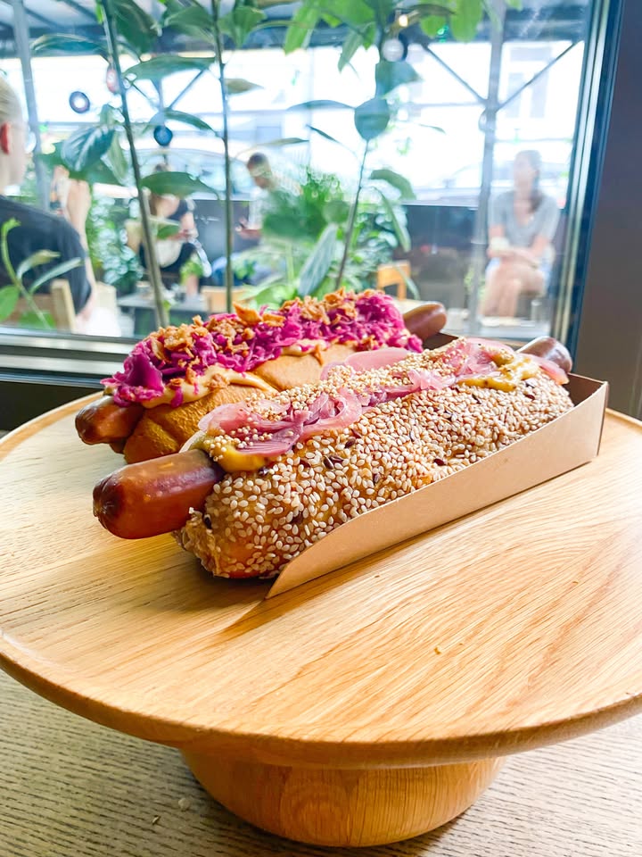 Neue Bun-Kreation im „Organic Garden Pop-up in der Aroma Kaffeebar“ in der Pestalozzistraße 24.