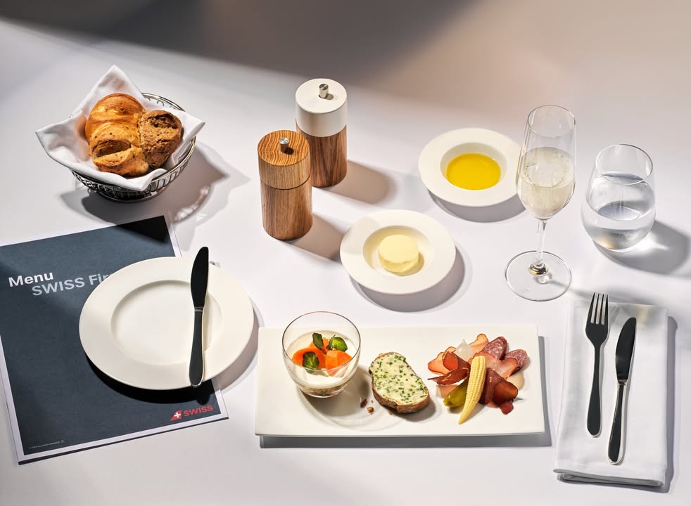 Kempinski Palace Engelberg: SWISS Eisbein-Aspik mit Meerrettichcreme und Butterbrot
Kempinski Palace Engelberg: SWISS Kalbsfilet aus dem Engelberger Tal, Kernser Pilze, Perlzwiebeln und Kartoffelrösti