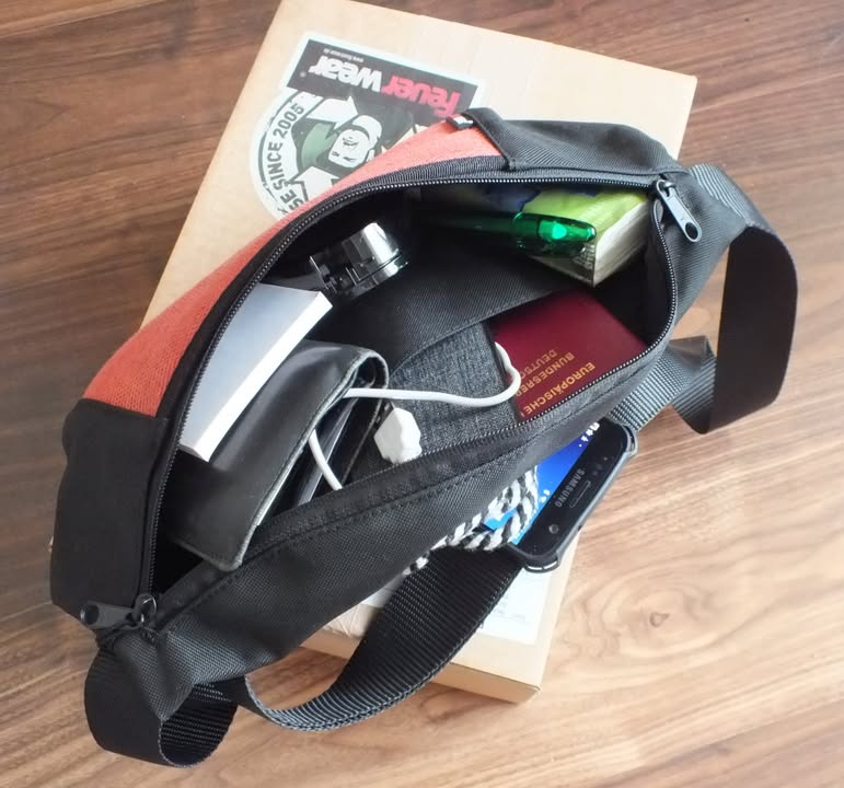 Feuerwear Hip-Bag Ollie: Innenraum (gefüllt). Bild: ©Brigitte Karch