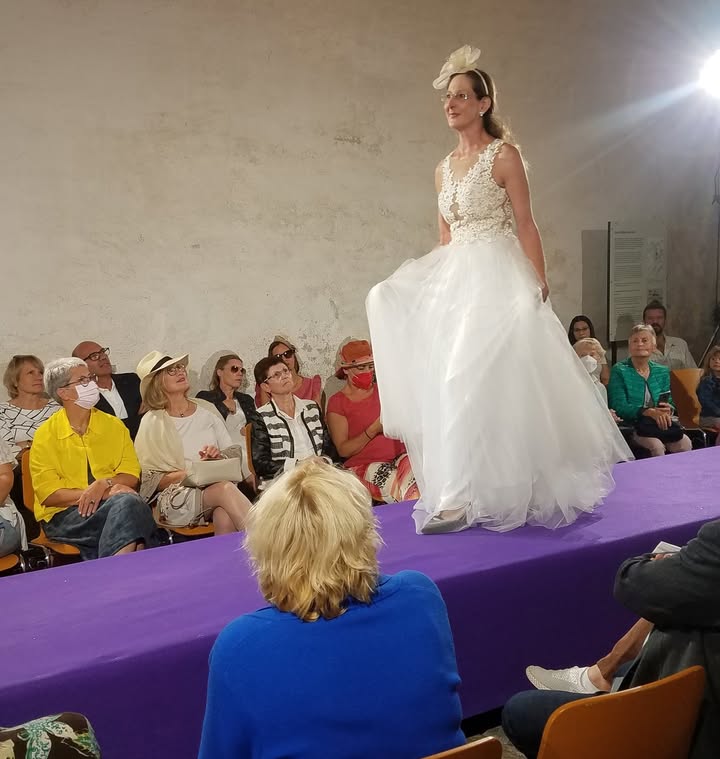 Exquisites Hochzeitskleid von Mode am Schloss, Ingolstadt. Bild: © Brigitte Karch